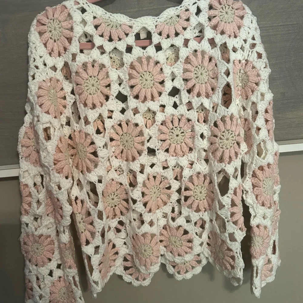 NWT BiBi Pink and White Crochet Floral Top! SZ Large - Picture 4 of 7